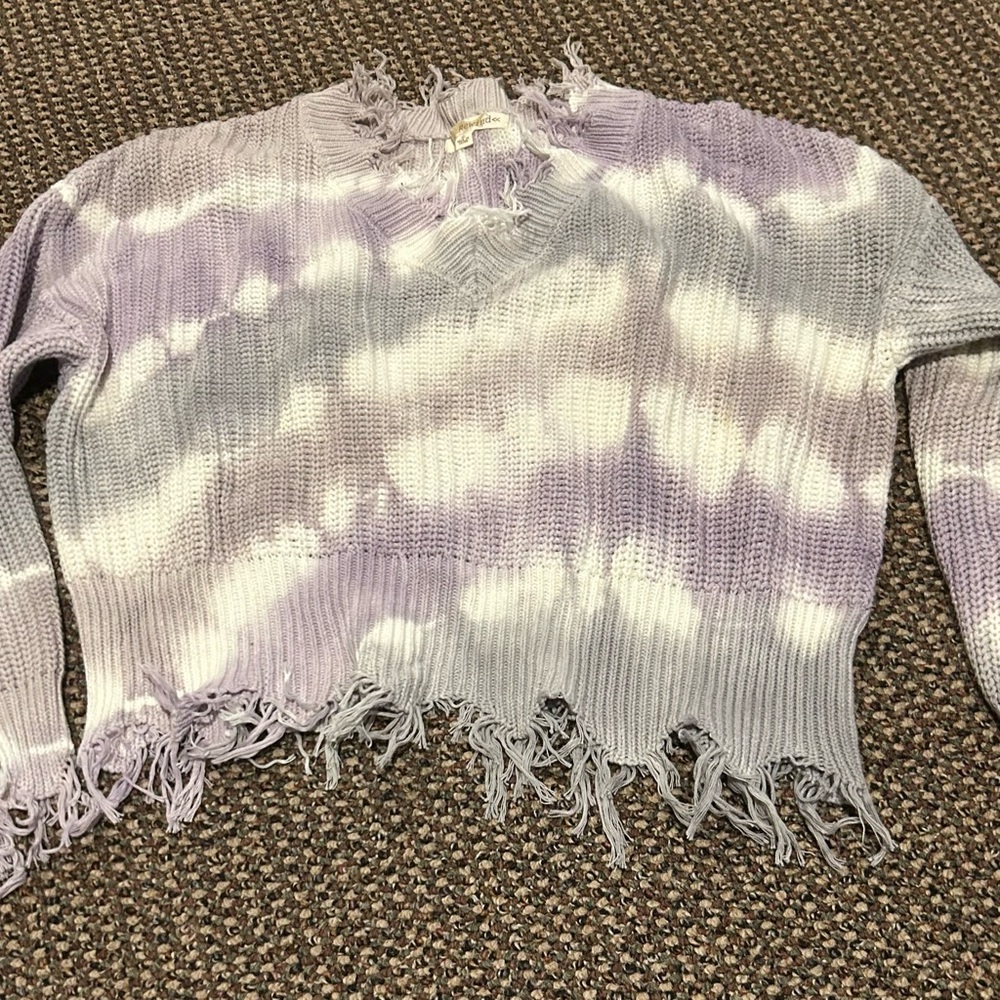 Purple and White V-Neck Cropped Sweater